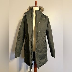 The North Face Women’s size medium coat. NEW WITHOUT TAGS- never worn!